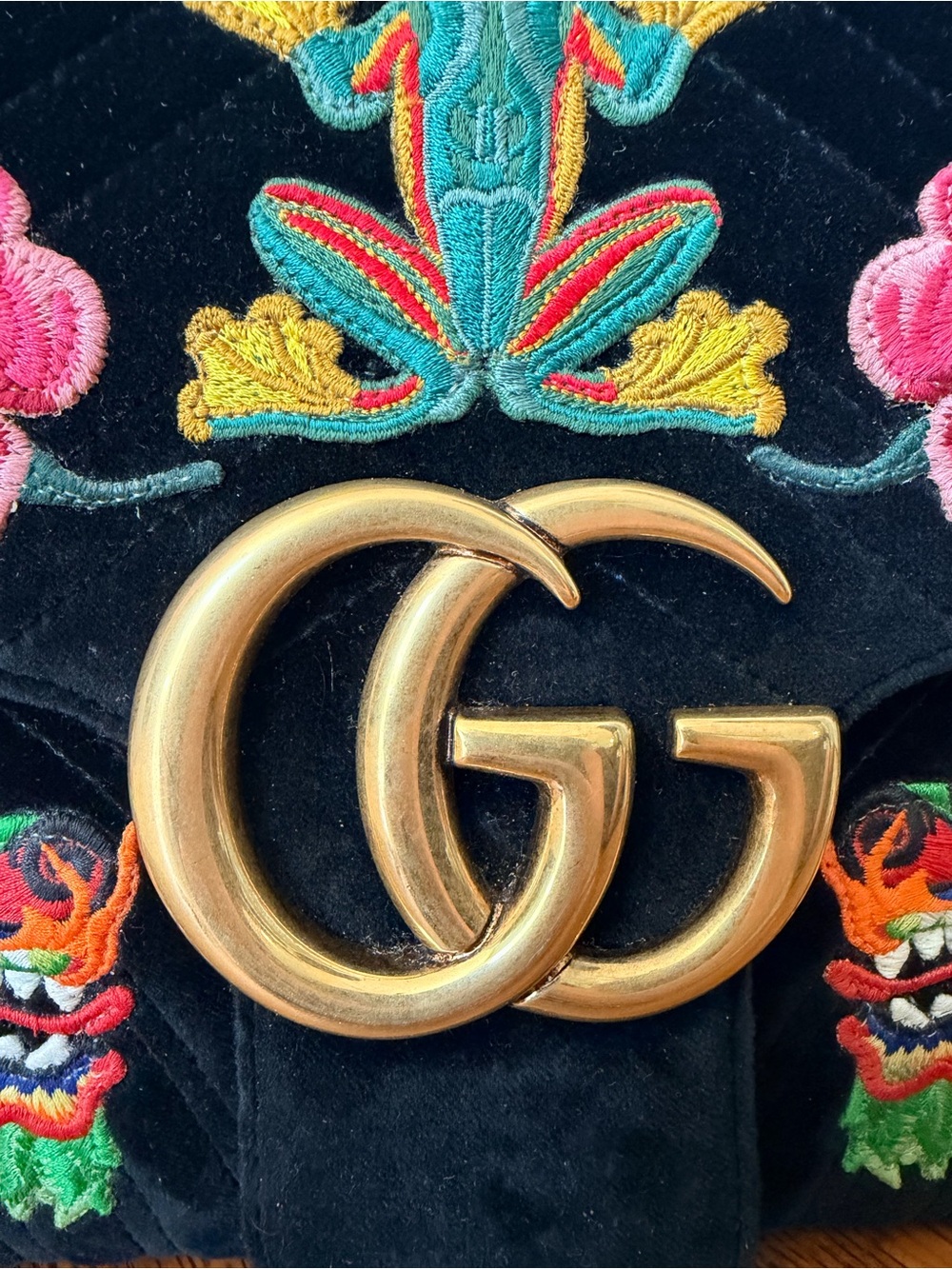 Gucci Marmont Black Velvet Dragon Embroidered Bag with Gold Hardware - Picture 4 of 16